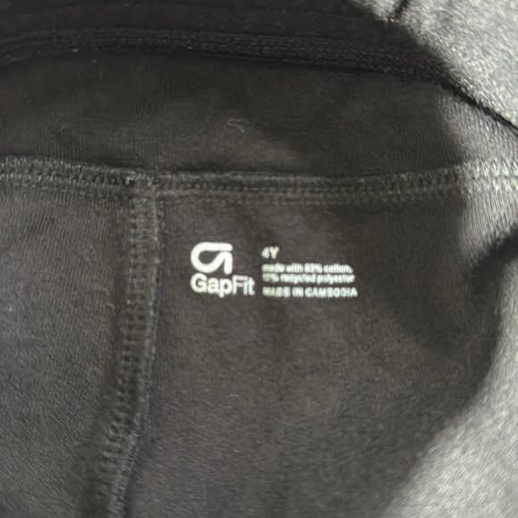 Size 4 boys gap fit shorts. - Picture 2 of 4